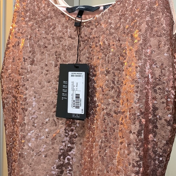 Black $rose sequin tops - Picture 4 of 4